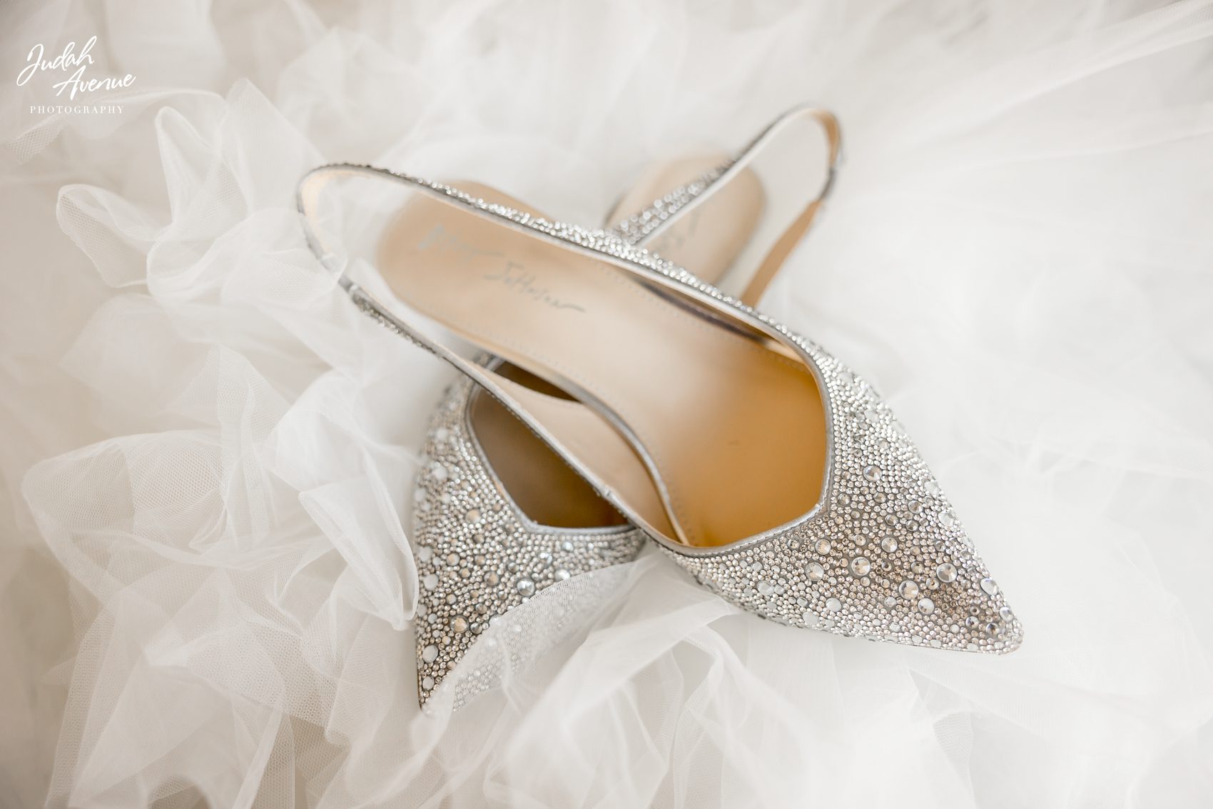 mia and justin wedding at renaissance arlington capital view hotel in arlington va wedding photographer in virginia wedding photography in maryland wedding photographer in washington dc