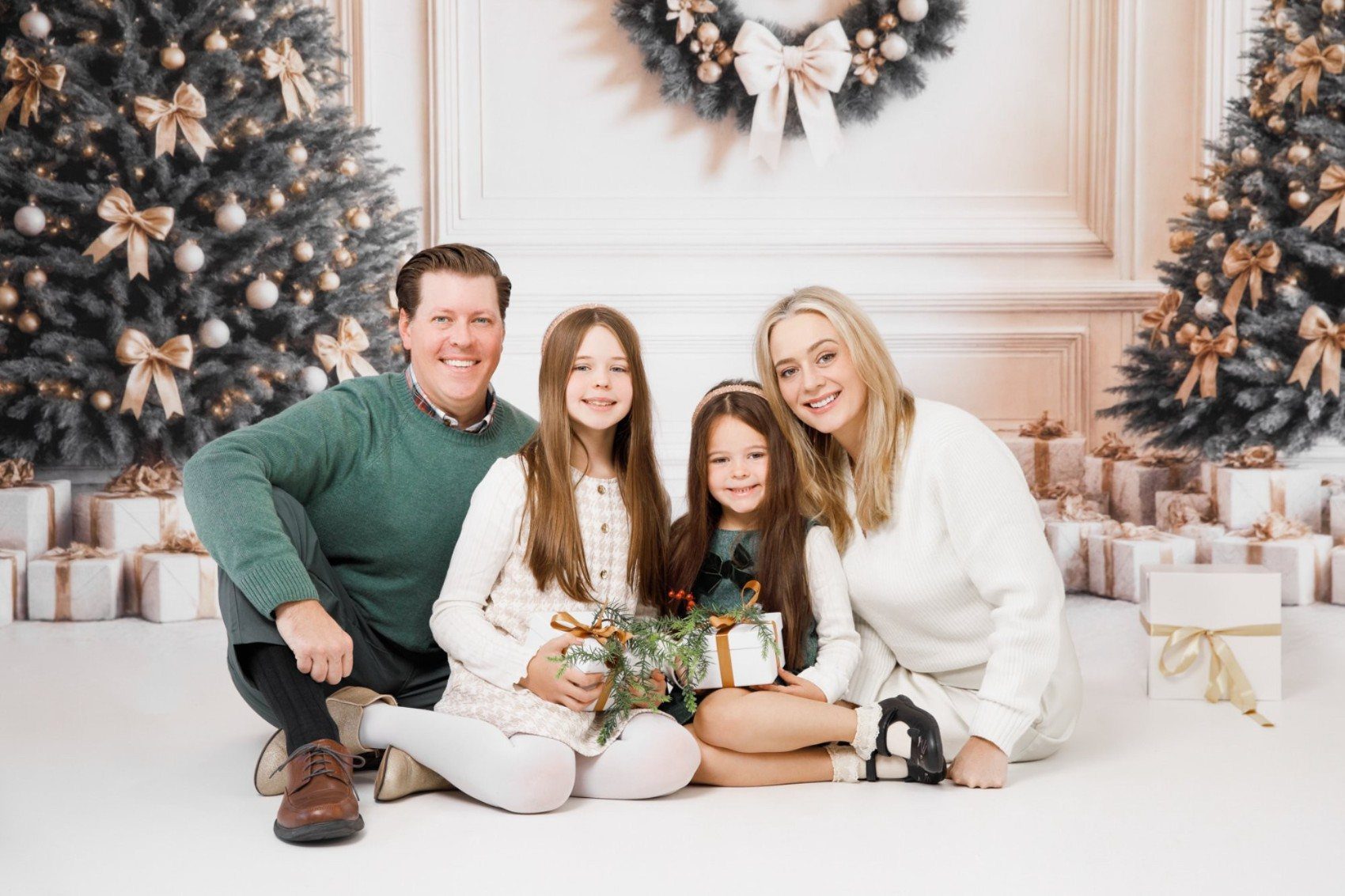Gilded Holiday Christmas mini session in the DMV, gold storybook holiday backdrop for families
