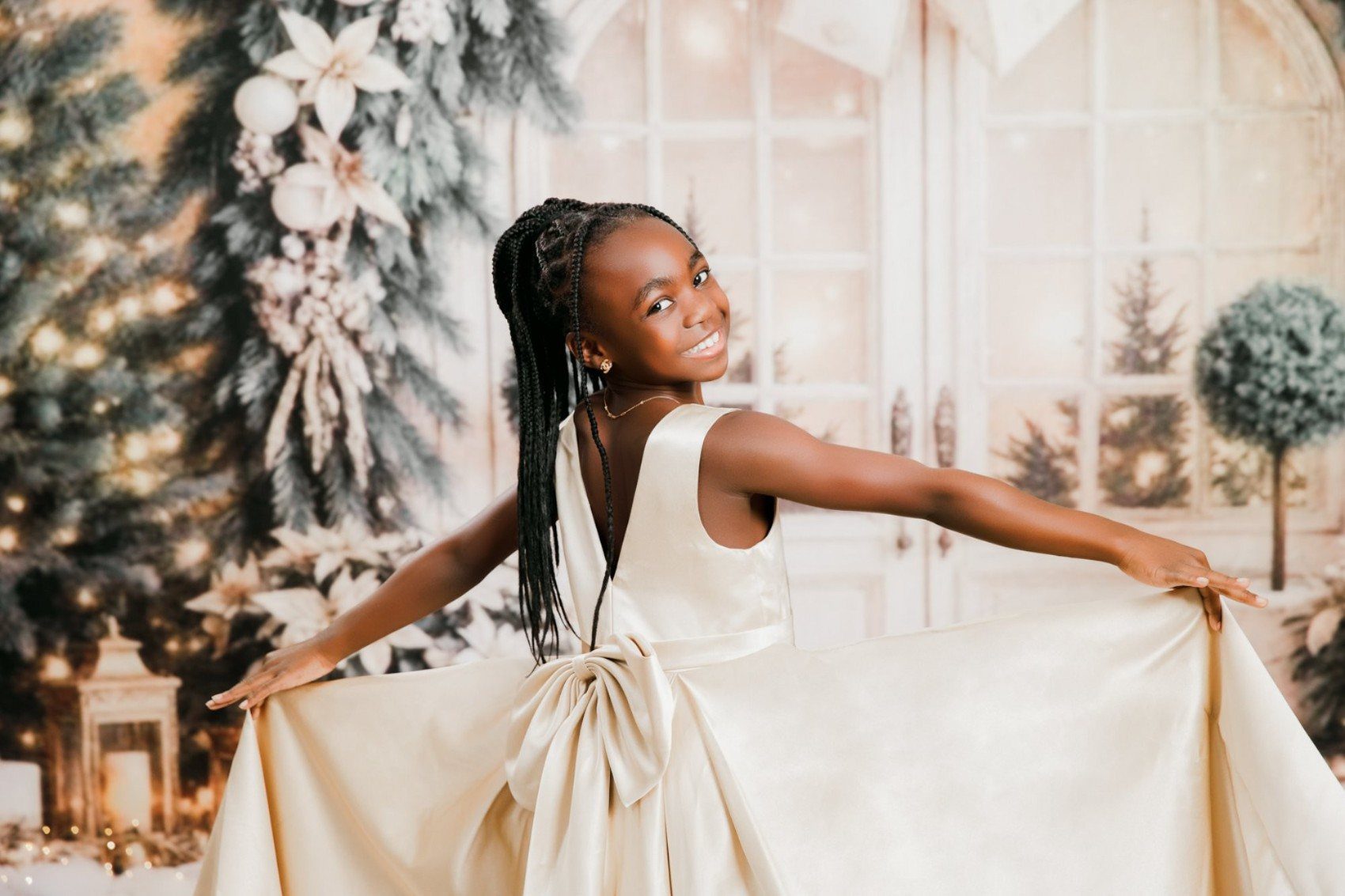 Gilded Holiday Christmas mini session in the DMV, gold storybook holiday backdrop for families